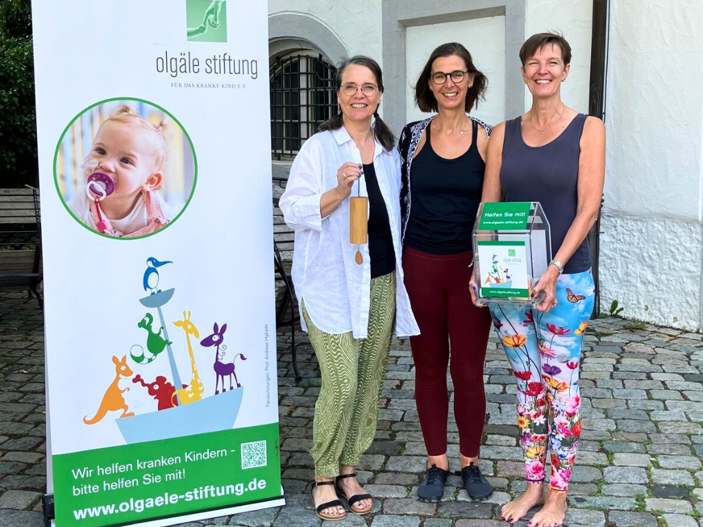 Gruppenfoto Yogalehrerinnen Yogaaktion auf Schloss Waldenbuch