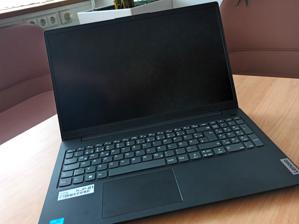 Neuer Laptop ermöglicht jungen Patienten die Teilhabe am Unterricht