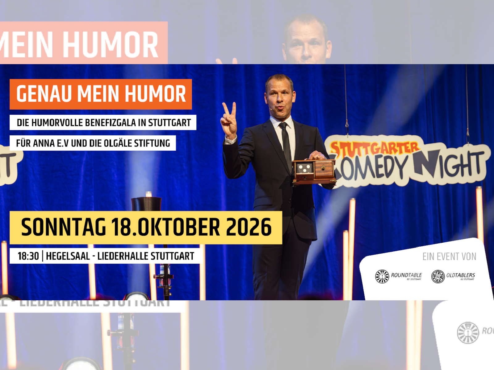 Collage aus Foto vom Moderator der letzten Comedy Night auf der Bühne mit Infos zur Veranstaltung